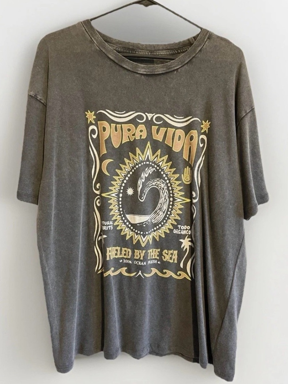 Pura Vida unisex XL Graphic T-Shirt in Charcoal Fueled by the Sea
